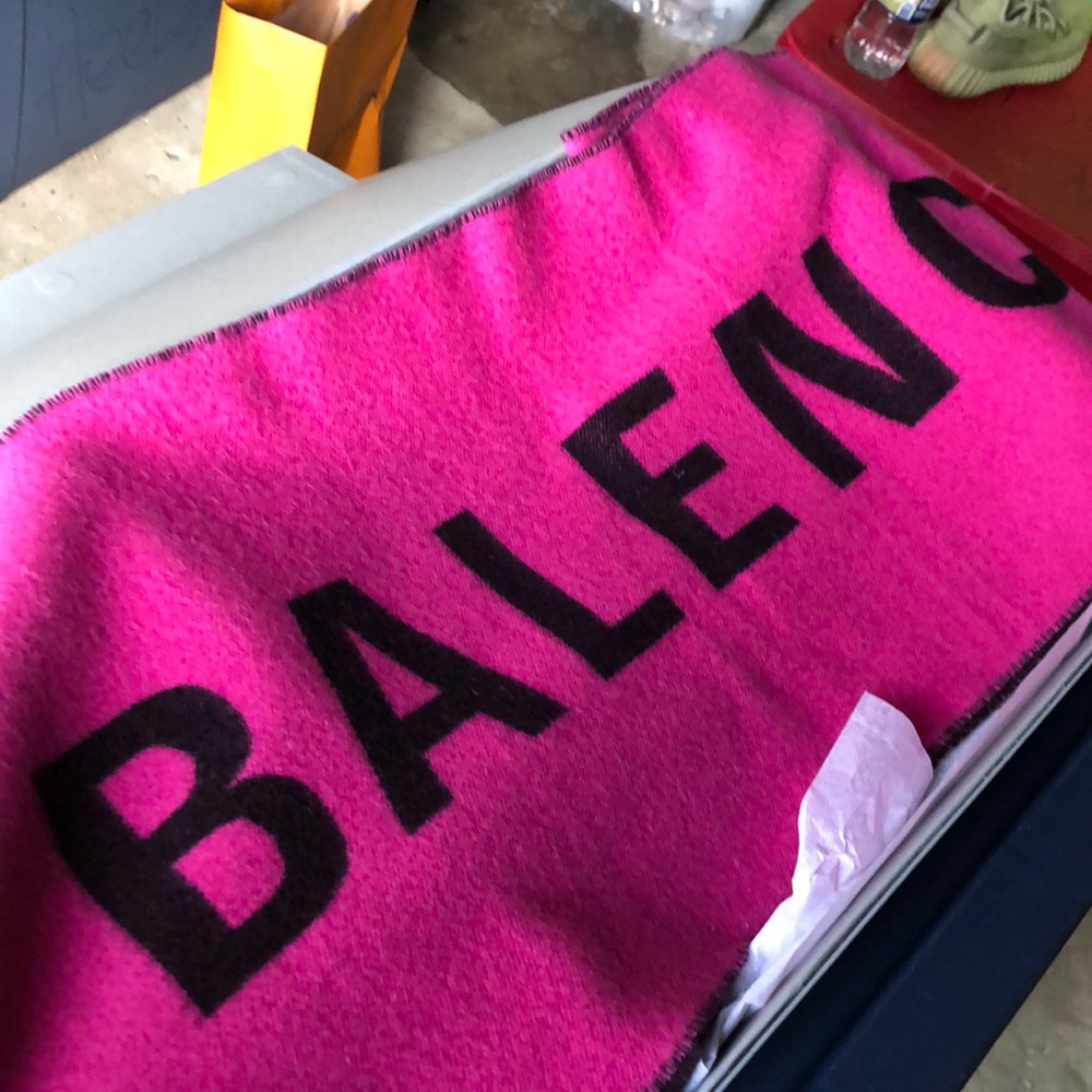 Balennciaga scarf